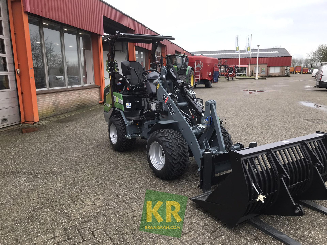 G2700E Giant - Kĺbový nakladač: obrázok 3 G2700E Giant - Kĺbový nakladač: obrázok 3