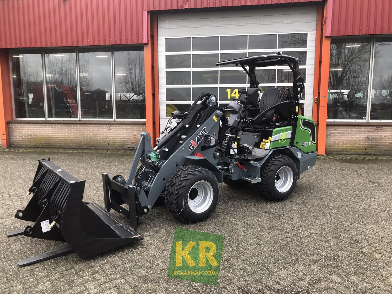 G2700E Giant - Kĺbový nakladač: obrázok 1 G2700E Giant - Kĺbový nakladač: obrázok 1
