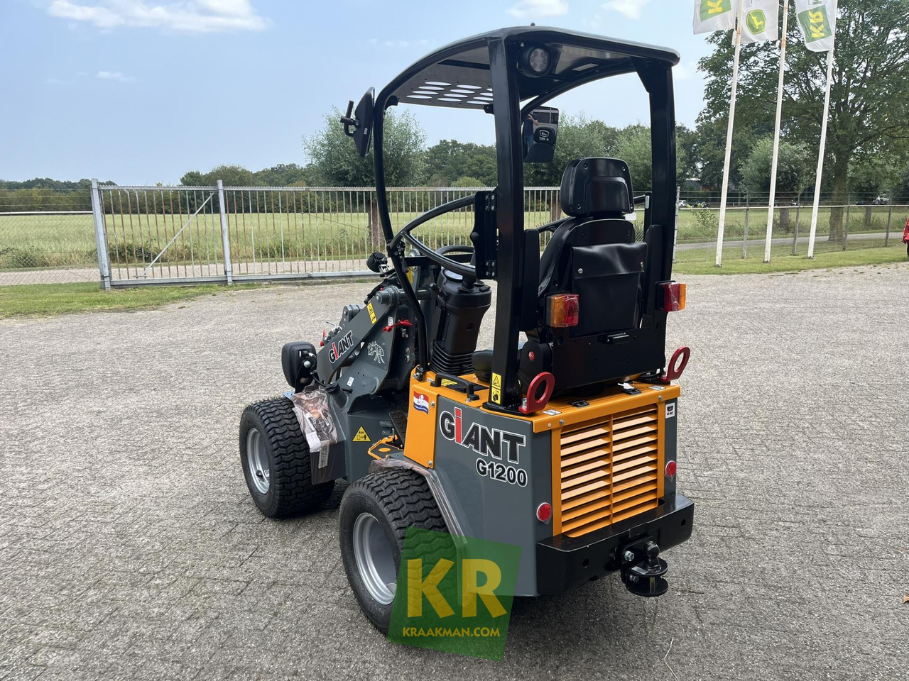 Giant G1200 - Kĺbový nakladač: obrázok 5 Giant G1200 - Kĺbový nakladač: obrázok 5