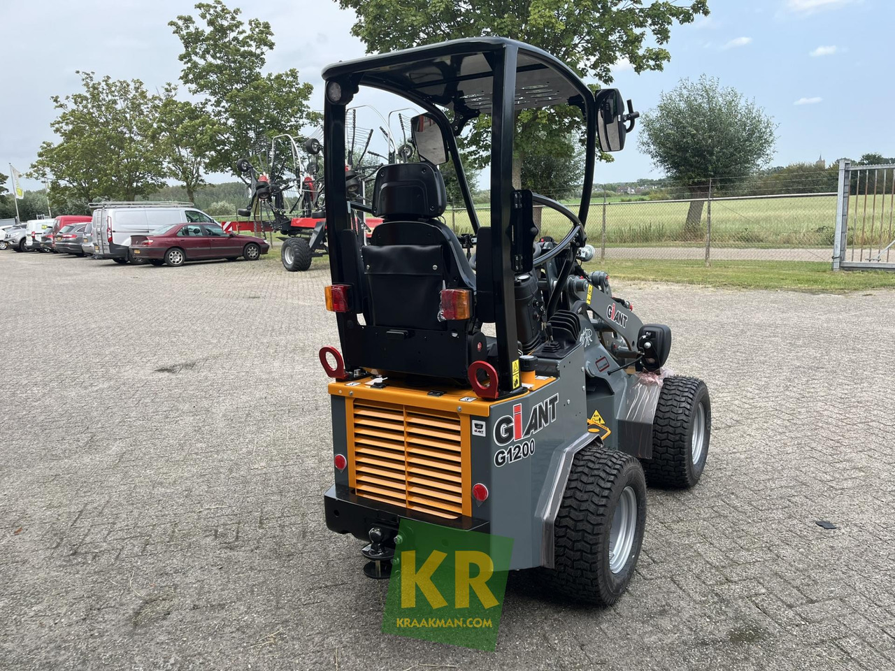 Giant G1200 - Kĺbový nakladač: obrázok 4 Giant G1200 - Kĺbový nakladač: obrázok 4