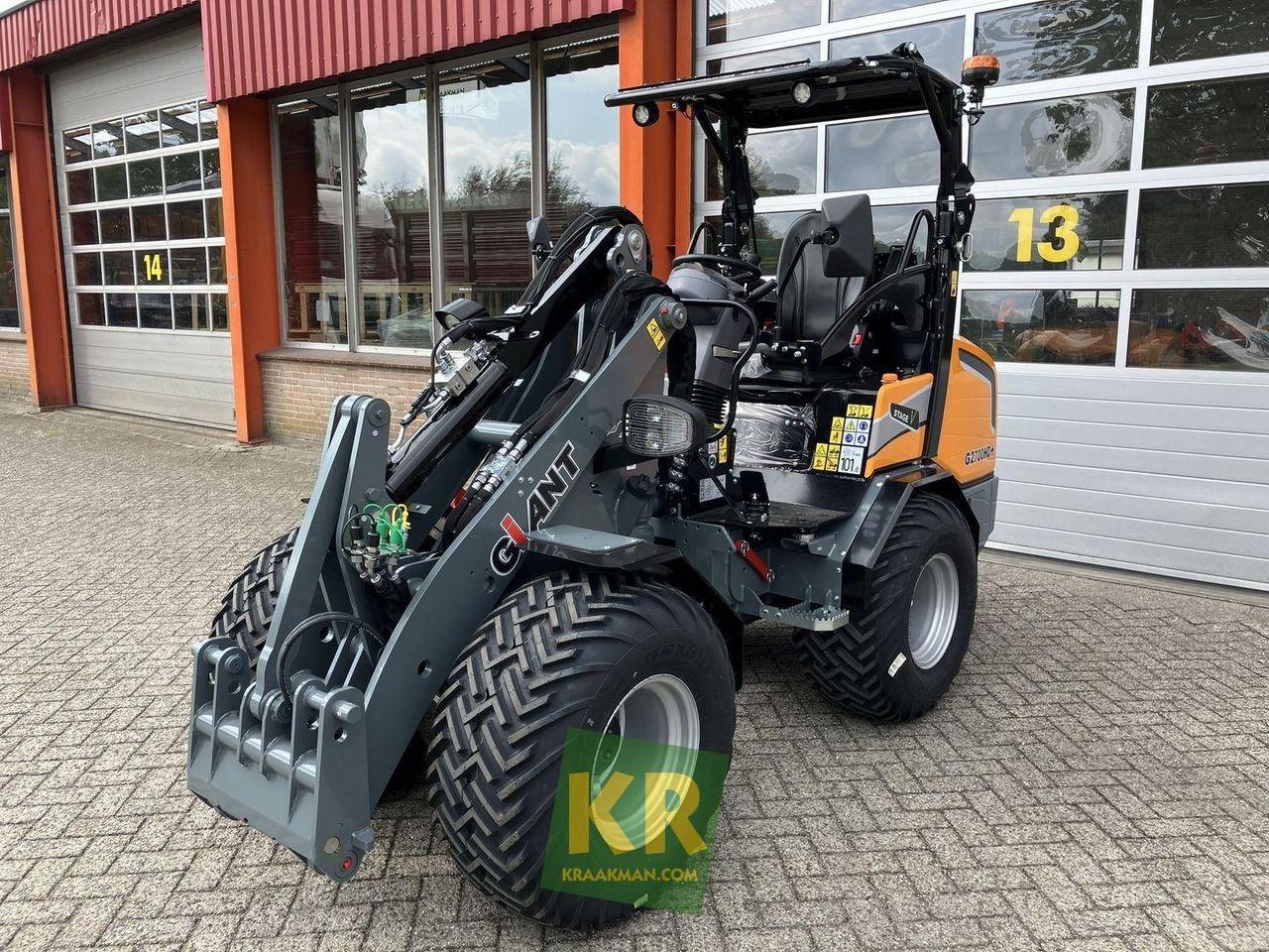 Giant G2700 HD - Kĺbový nakladač: obrázok 1 Giant G2700 HD - Kĺbový nakladač: obrázok 1