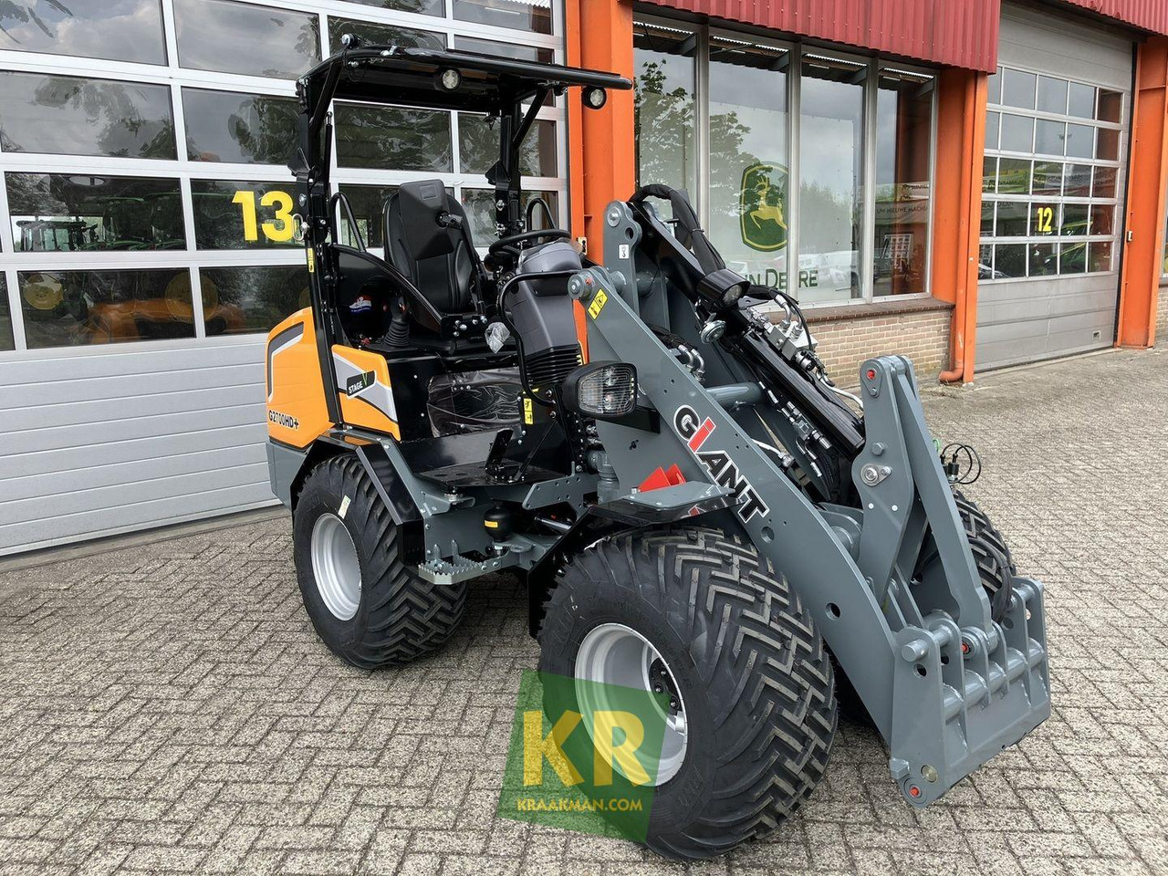 Giant G2700 HD - Kĺbový nakladač: obrázok 2 Giant G2700 HD - Kĺbový nakladač: obrázok 2