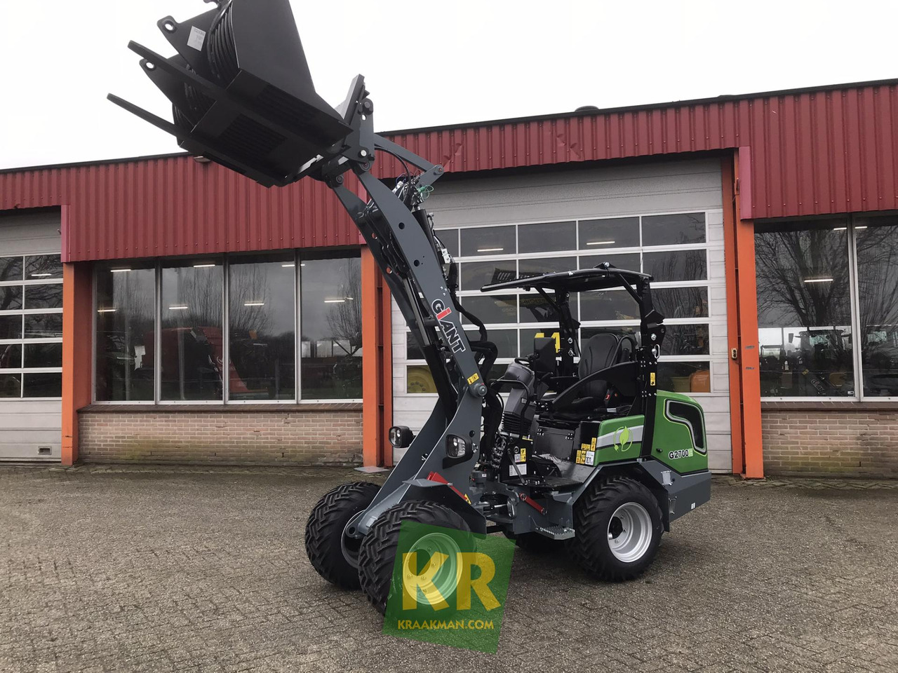 Giant G2700E - Kĺbový nakladač: obrázok 2 Giant G2700E - Kĺbový nakladač: obrázok 2