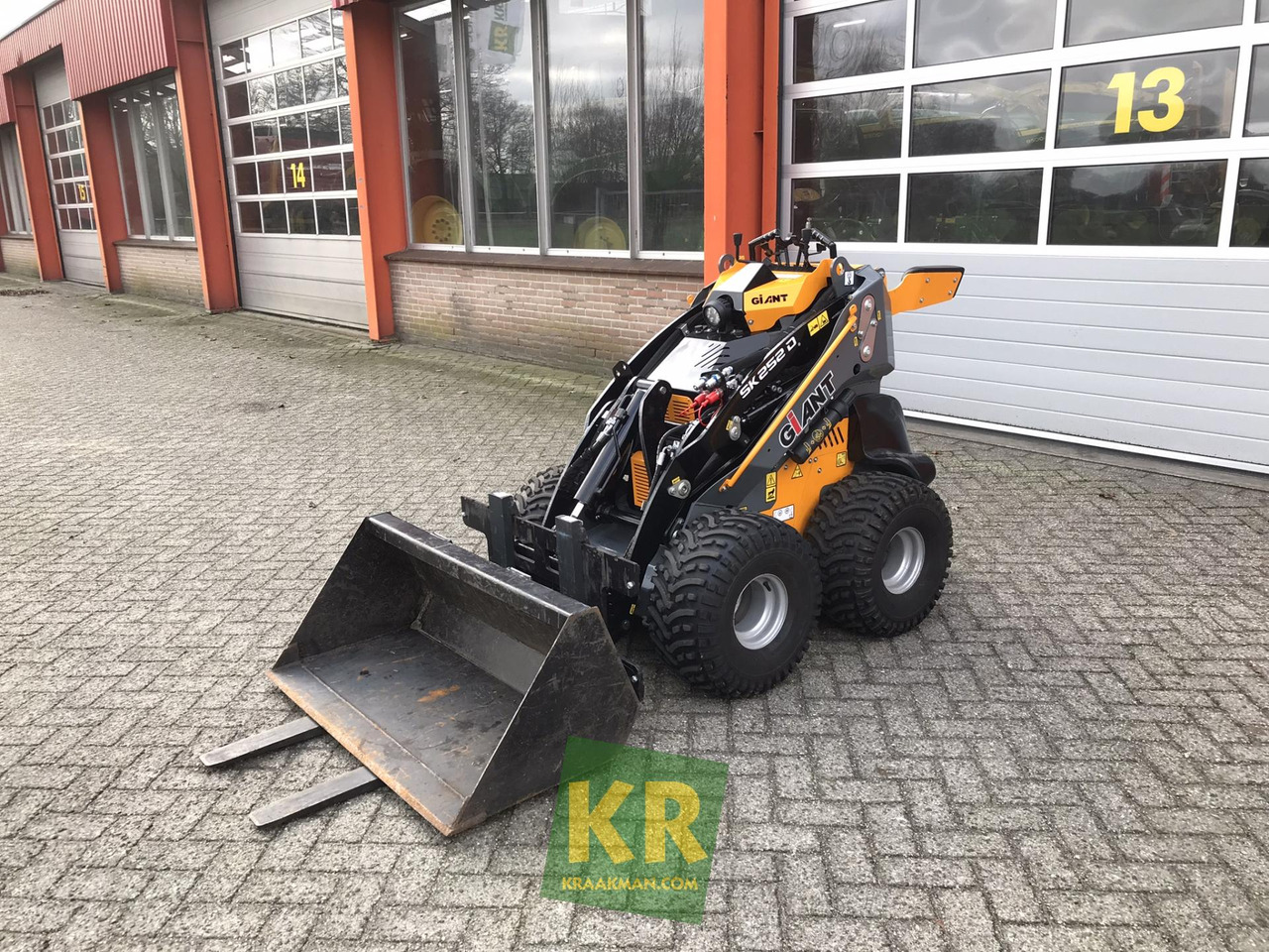 Giant SK252D - Kĺbový nakladač: obrázok 1 Giant SK252D - Kĺbový nakladač: obrázok 1