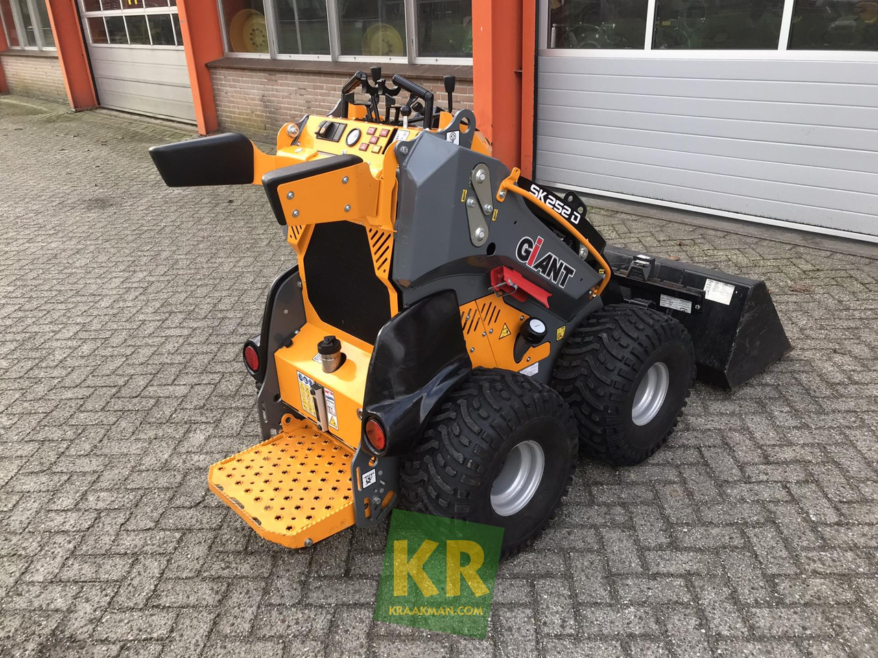 Giant SK252D - Kĺbový nakladač: obrázok 4 Giant SK252D - Kĺbový nakladač: obrázok 4
