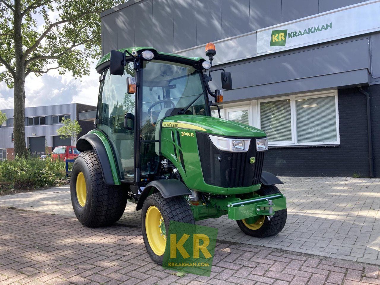 John Deere 3046R - Kompaktný traktor: obrázok 1 John Deere 3046R - Kompaktný traktor: obrázok 1