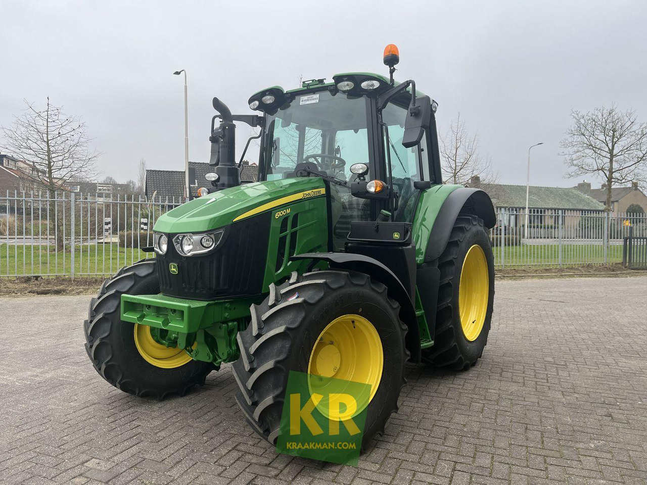 John Deere 6100M - Traktor: obrázok 2 John Deere 6100M - Traktor: obrázok 2