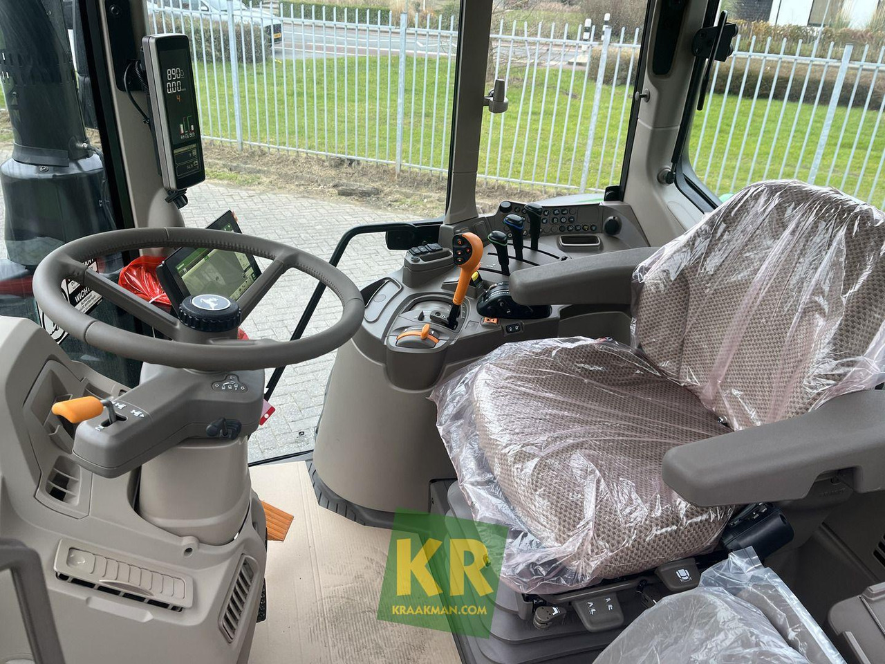 John Deere 6100M - Traktor: obrázok 5 John Deere 6100M - Traktor: obrázok 5