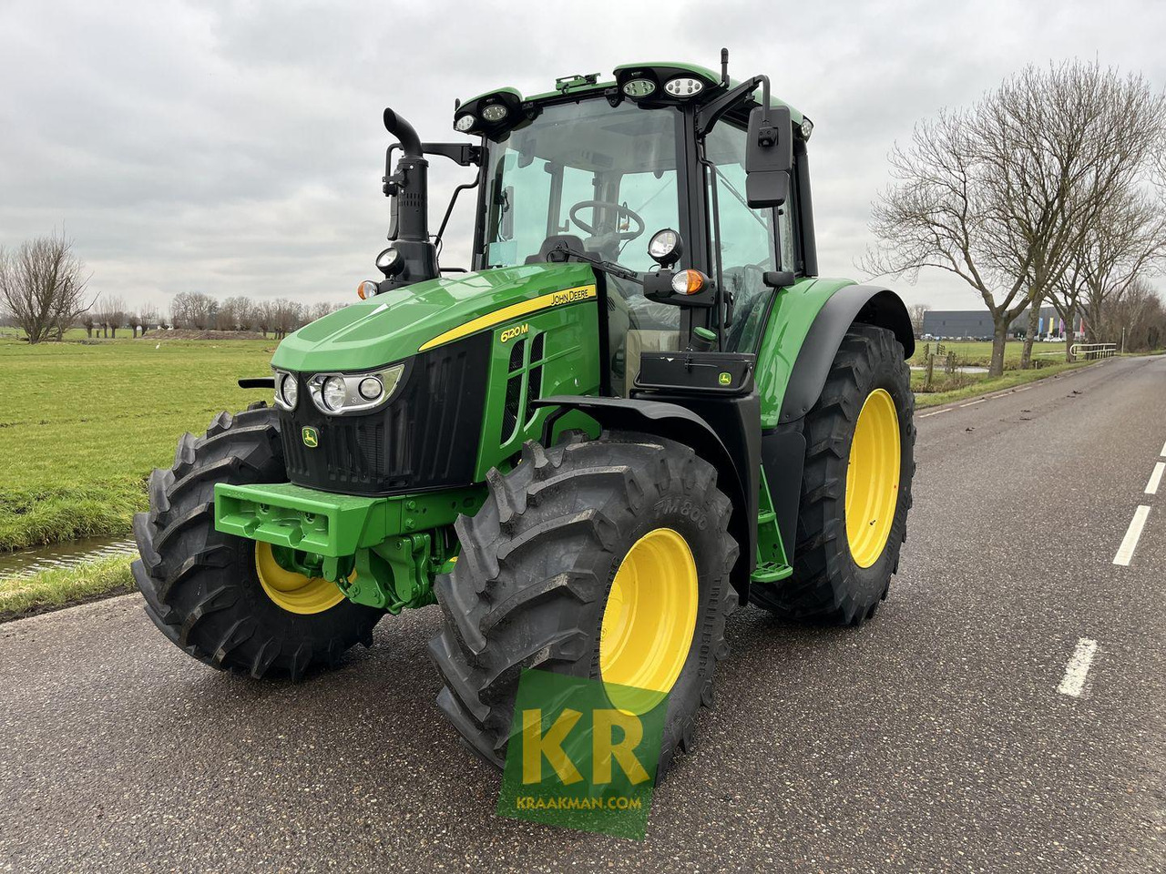 John Deere 6120M - Traktor: obrázok 1 John Deere 6120M - Traktor: obrázok 1