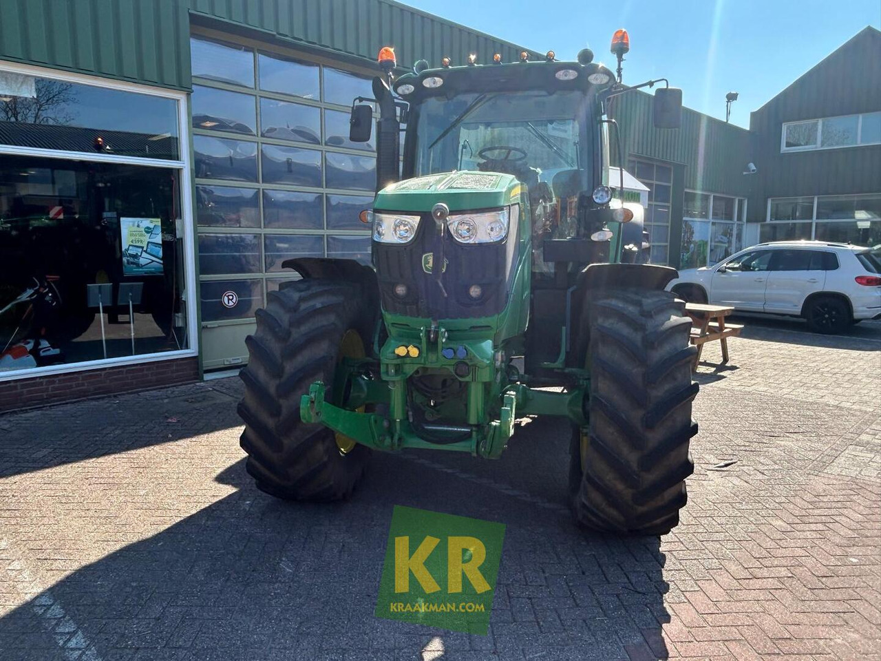 John Deere 6150R - Traktor: obrázok 2 John Deere 6150R - Traktor: obrázok 2