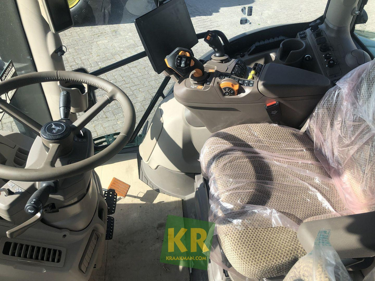 John Deere 6R 110 - Traktor: obrázok 4 John Deere 6R 110 - Traktor: obrázok 4