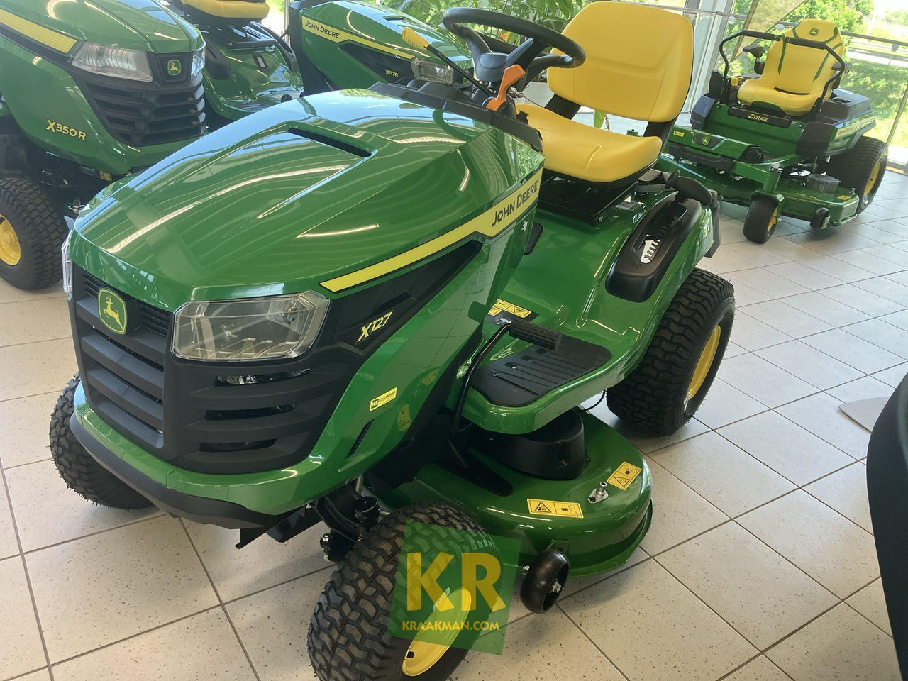John Deere X127 - Záhradná kosačka: obrázok 5 John Deere X127 - Záhradná kosačka: obrázok 5