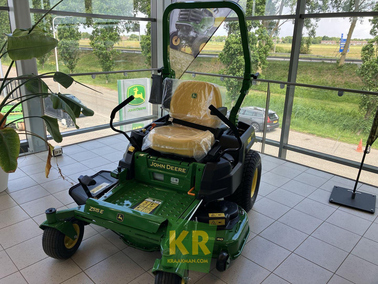 John Deere Z515E ZEROTURN - Záhradná kosačka: obrázok 5 John Deere Z515E ZEROTURN - Záhradná kosačka: obrázok 5