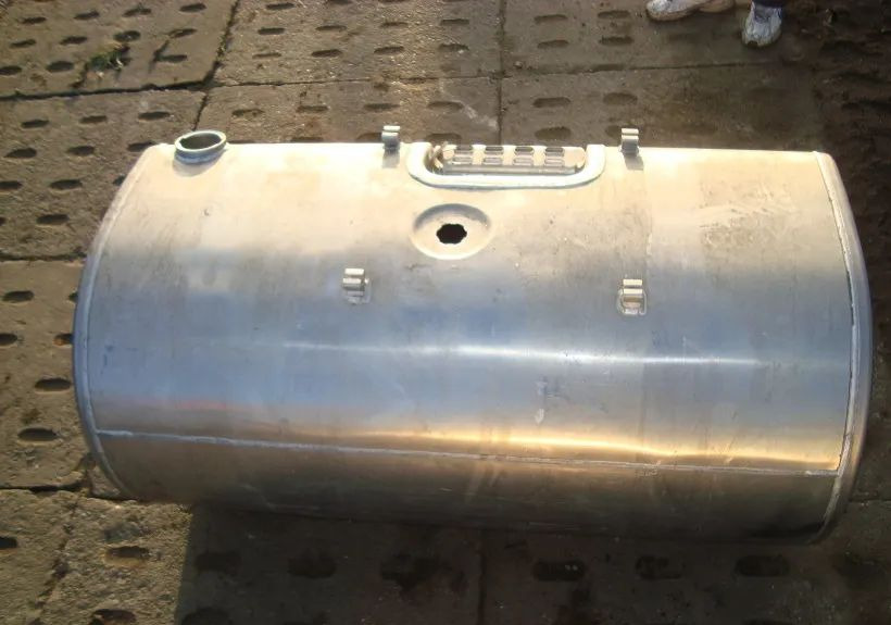 Zbiornik paliwa VOLVO RENUALT 120x70x70 - Palivová nádrž pre Nákladné auto: obrázok 2 Zbiornik paliwa VOLVO RENUALT 120x70x70 - Palivová nádrž pre Nákladné auto: obrázok 2