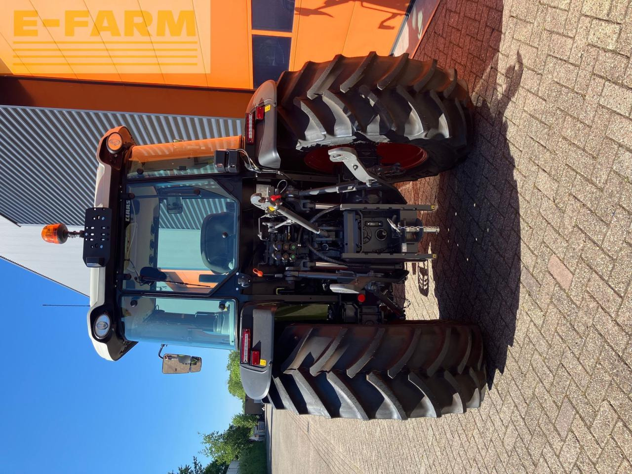 CLAAS AXOS 230 - Traktor: obrázok 4 CLAAS AXOS 230 - Traktor: obrázok 4