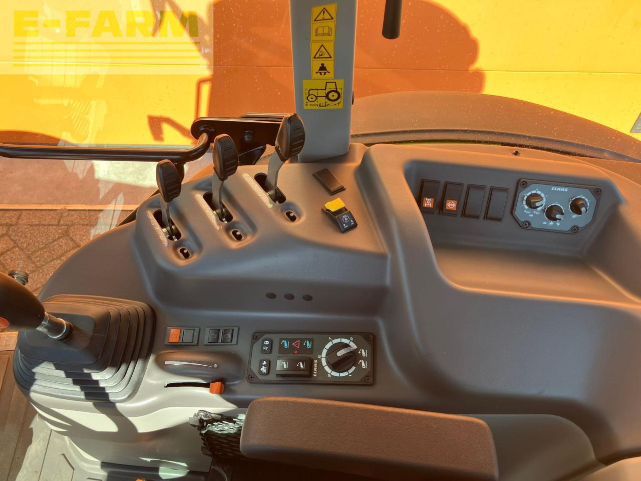 CLAAS AXOS 230 - Traktor: obrázok 5 CLAAS AXOS 230 - Traktor: obrázok 5