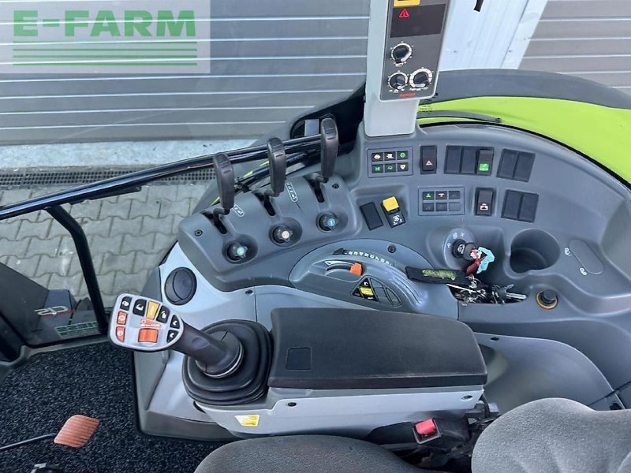 CLAAS arion 420 cis a32 - Traktor: obrázok 5 CLAAS arion 420 cis a32 - Traktor: obrázok 5