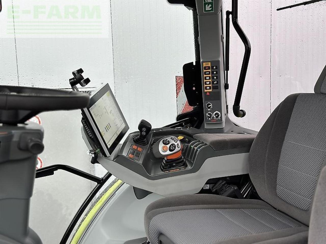 CLAAS arion 550 cebis cmatic a95 CMATIC CEBIS - Traktor: obrázok 4 CLAAS arion 550 cebis cmatic a95 CMATIC CEBIS - Traktor: obrázok 4