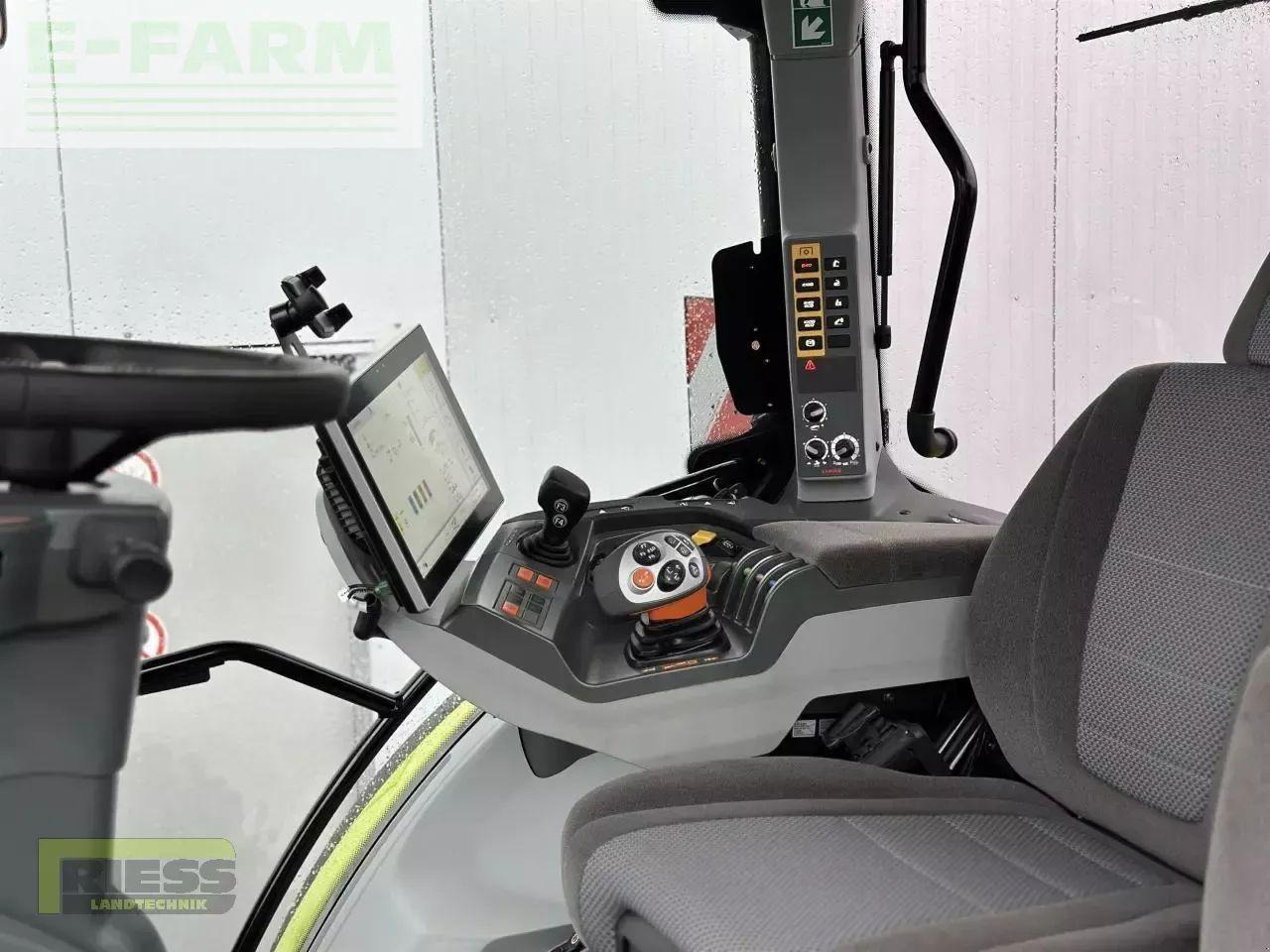 CLAAS arion 550 cebis cmatic a95 CMATIC CEBIS - Traktor: obrázok 4 CLAAS arion 550 cebis cmatic a95 CMATIC CEBIS - Traktor: obrázok 4