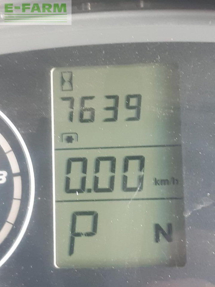 CLAAS axion 810 c-matic CMATIC - Traktor: obrázok 3 CLAAS axion 810 c-matic CMATIC - Traktor: obrázok 3