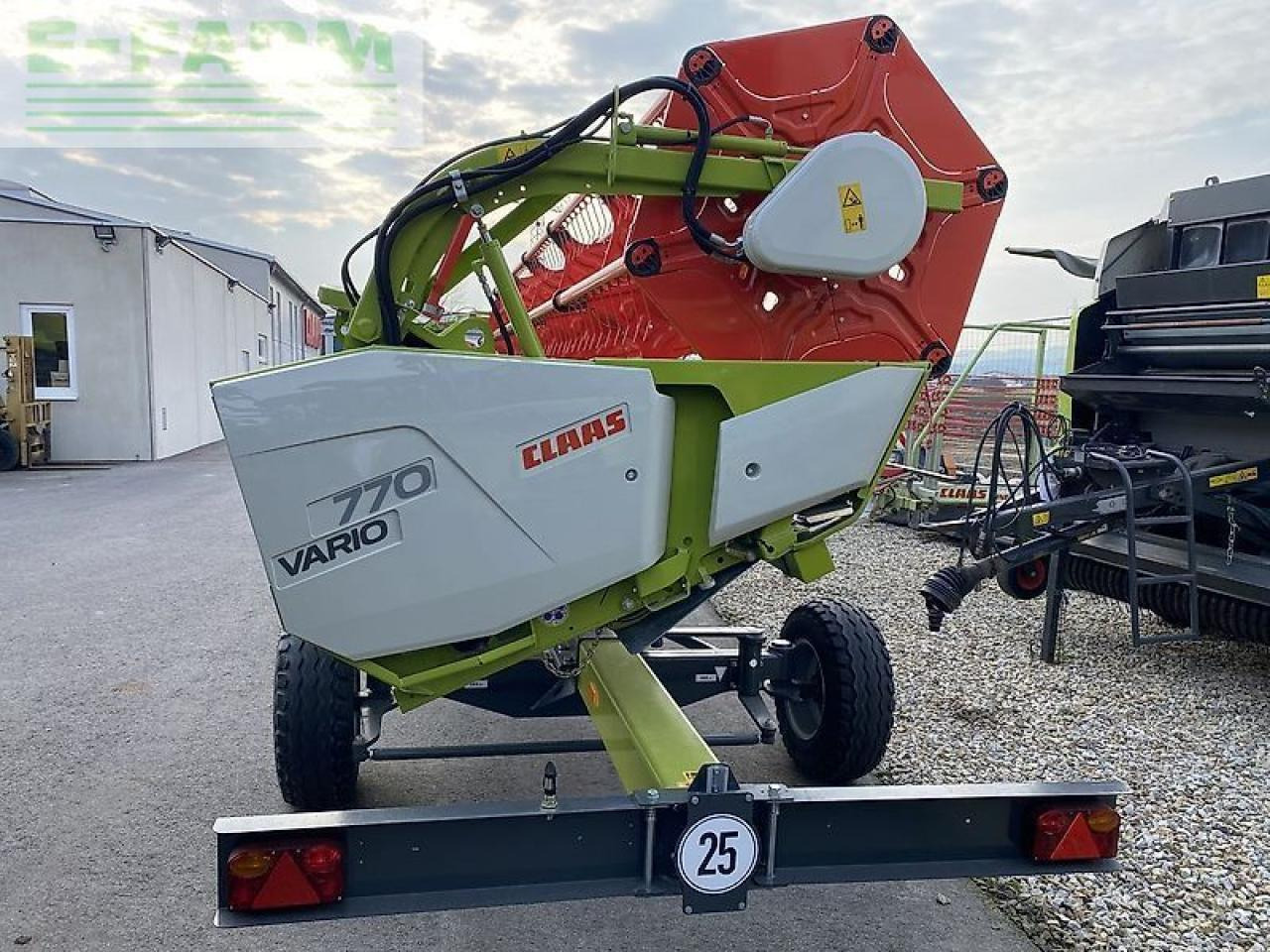 CLAAS getreideschneidwerk v 770 - Adaptér na obilie: obrázok 1 CLAAS getreideschneidwerk v 770 - Adaptér na obilie: obrázok 1