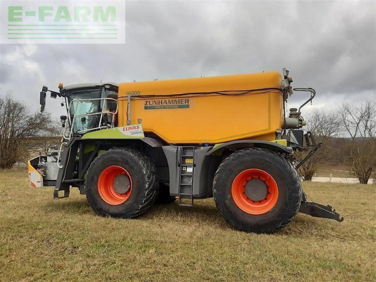CLAAS xerion 4000 saddle trac SADDLE TRAC - Samohybný postrekovač: obrázok 5 CLAAS xerion 4000 saddle trac SADDLE TRAC - Samohybný postrekovač: obrázok 5