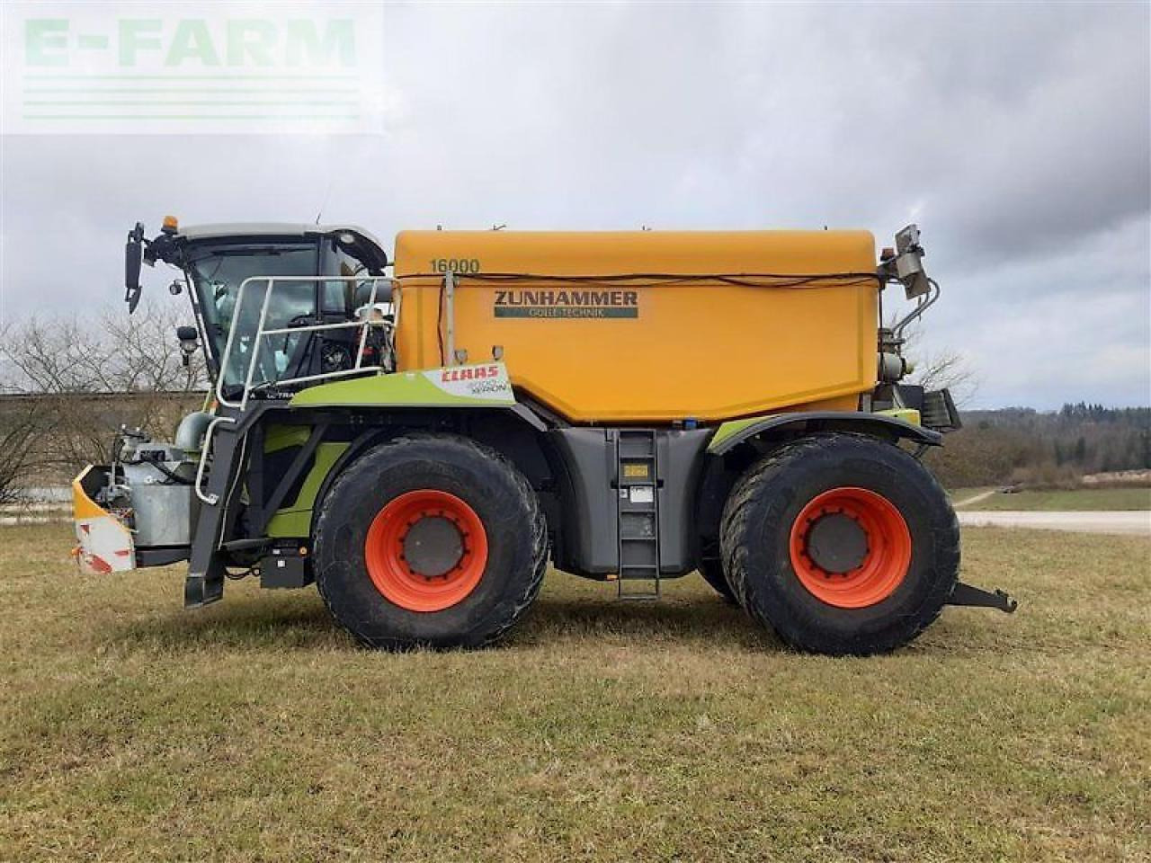 CLAAS xerion 4000 saddle trac SADDLE TRAC - Samohybný postrekovač: obrázok 4 CLAAS xerion 4000 saddle trac SADDLE TRAC - Samohybný postrekovač: obrázok 4