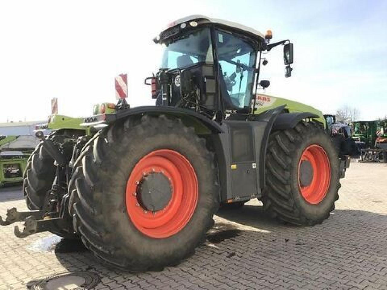CLAAS xerion 5000 trac vc TRAC VC - Traktor: obrázok 4 CLAAS xerion 5000 trac vc TRAC VC - Traktor: obrázok 4