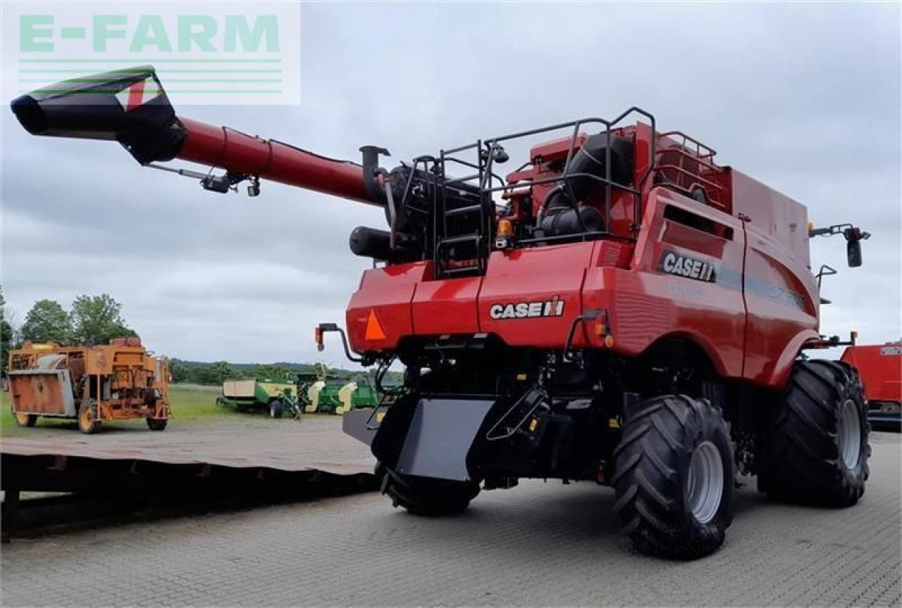 Case-IH axial flow 8240 med 30 fods vario skærebord - Obilný kombajn: obrázok 2 Case-IH axial flow 8240 med 30 fods vario skærebord - Obilný kombajn: obrázok 2