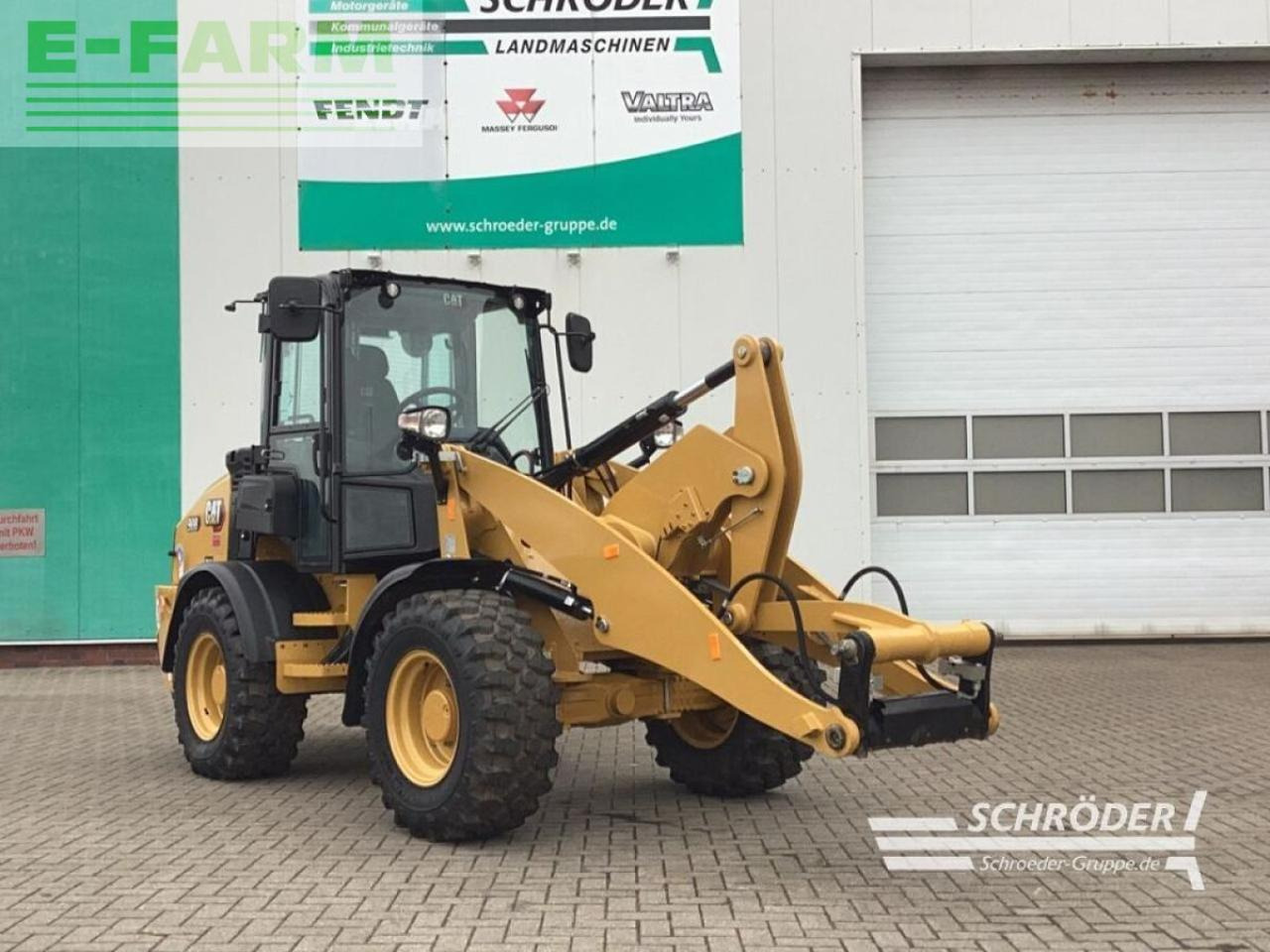 Caterpillar 908 hl-14 - Mini rýpadlo: obrázok 1 Caterpillar 908 hl-14 - Mini rýpadlo: obrázok 1