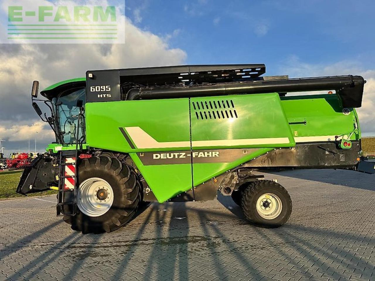 Deutz-Fahr 6095 - Obilný kombajn: obrázok 4 Deutz-Fahr 6095 - Obilný kombajn: obrázok 4