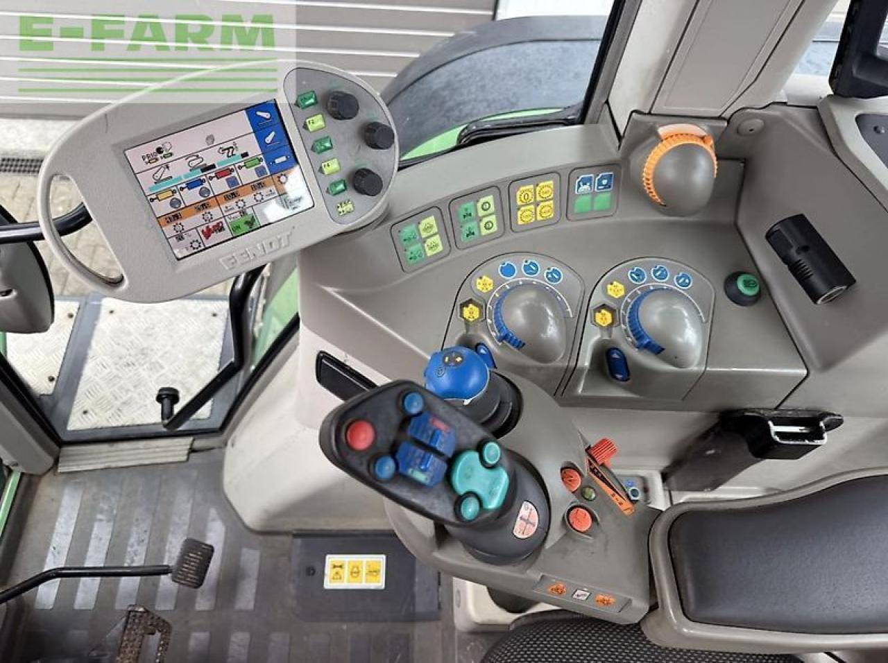Fendt 820 vario tms 731 3sx - Traktor: obrázok 5 Fendt 820 vario tms 731 3sx - Traktor: obrázok 5
