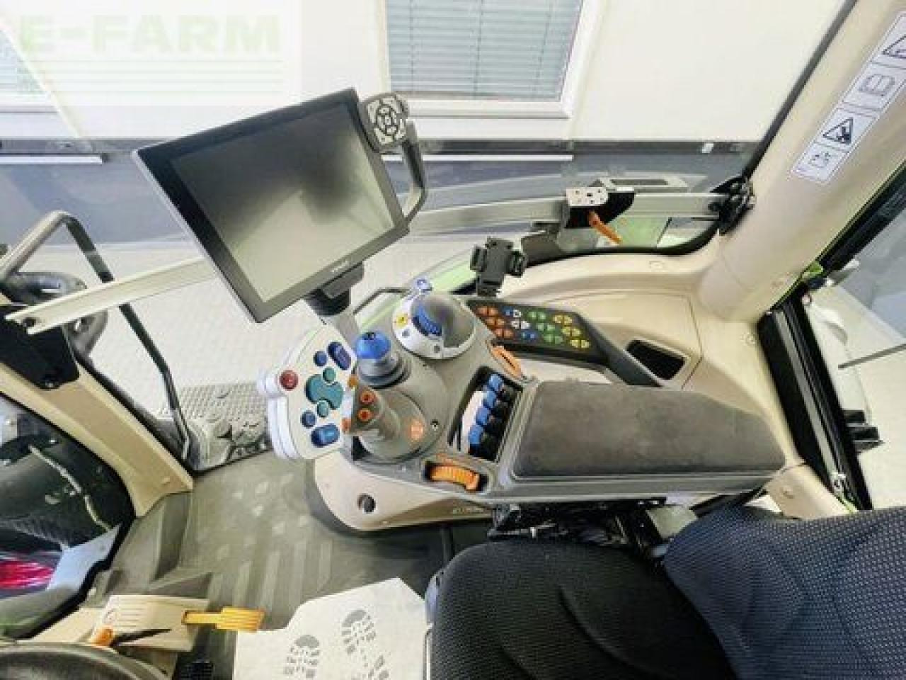 Traktor Fendt 826 vario s4 profi plus: obrázok 17 Traktor Fendt 826 vario s4 profi plus: obrázok 17