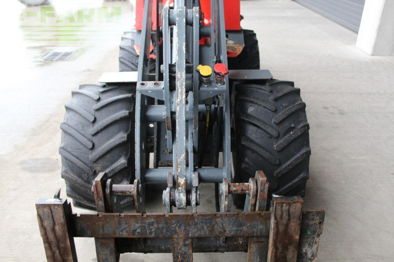 Giant hoflader d 335 t - Mini rýpadlo: obrázok 3 Giant hoflader d 335 t - Mini rýpadlo: obrázok 3