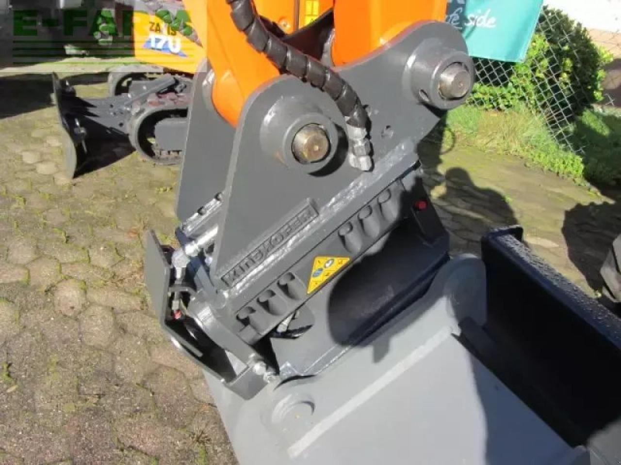 Hitachi zx 33 u-6 - Mini rýpadlo: obrázok 2 Hitachi zx 33 u-6 - Mini rýpadlo: obrázok 2