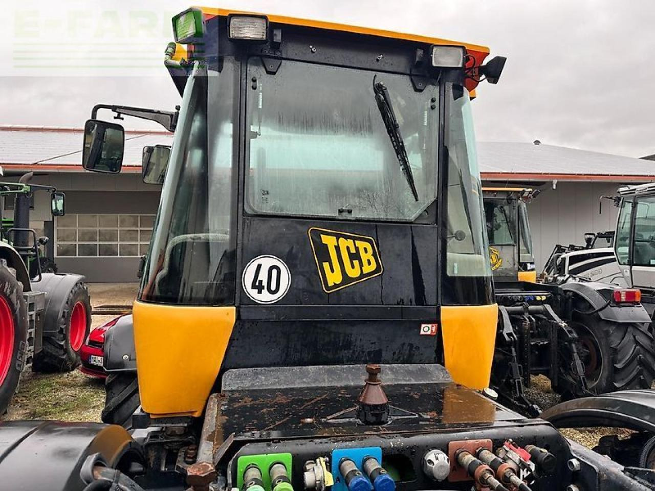 JCB fastrac 2115 / 4ws - Traktor: obrázok 4 JCB fastrac 2115 / 4ws - Traktor: obrázok 4
