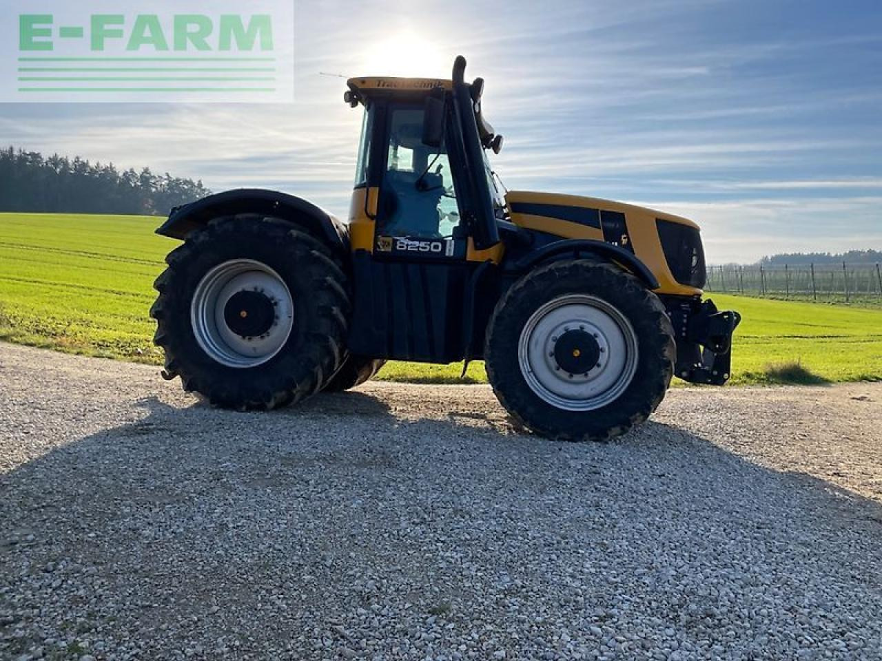 JCB fastrac 8250 - Traktor: obrázok 4 JCB fastrac 8250 - Traktor: obrázok 4