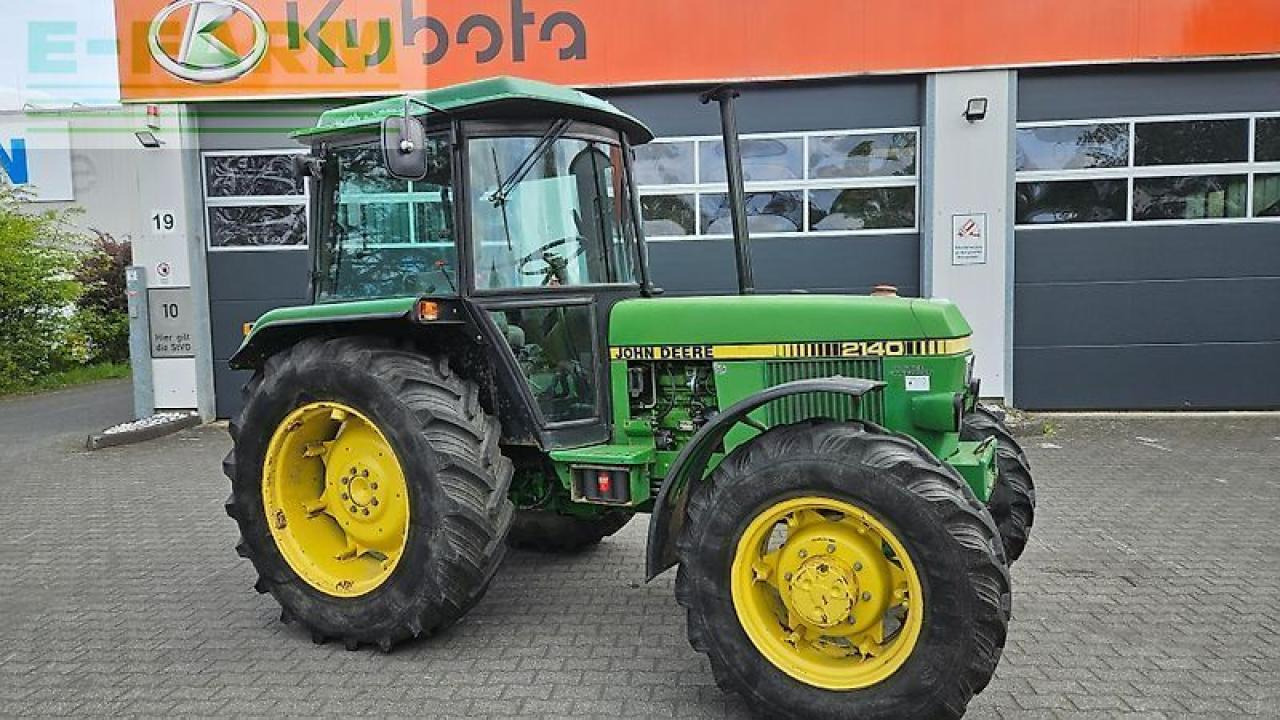 John Deere 2140 - Traktor: obrázok 1 John Deere 2140 - Traktor: obrázok 1