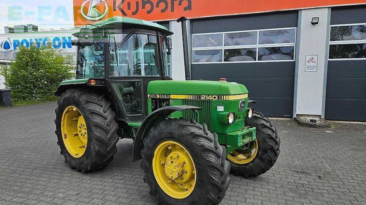 John Deere 2140 - Traktor: obrázok 3 John Deere 2140 - Traktor: obrázok 3