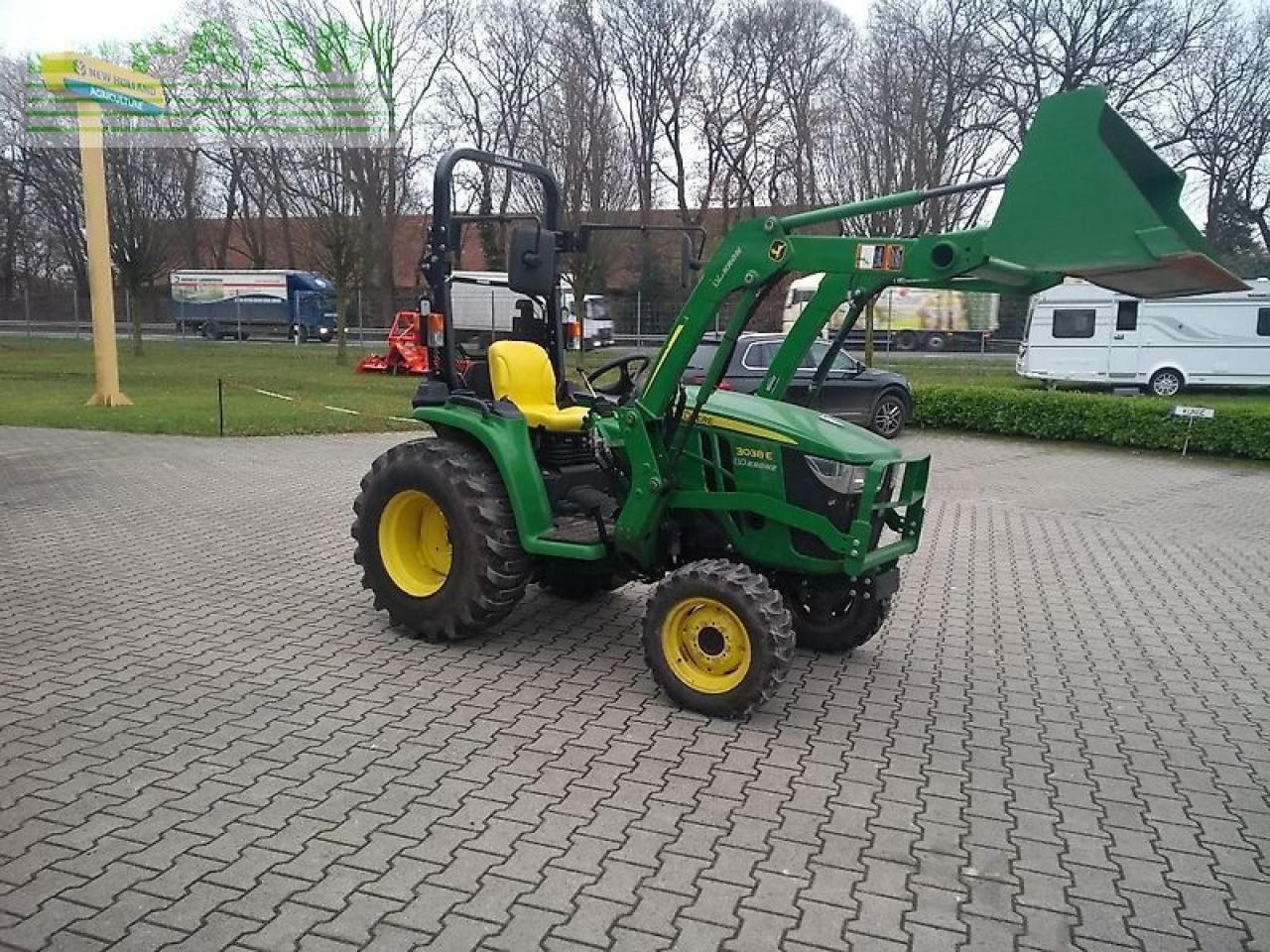 John Deere 3038e traktor - Traktor: obrázok 4 John Deere 3038e traktor - Traktor: obrázok 4