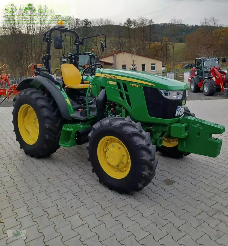 John Deere 5050e - Traktor: obrázok 3 John Deere 5050e - Traktor: obrázok 3