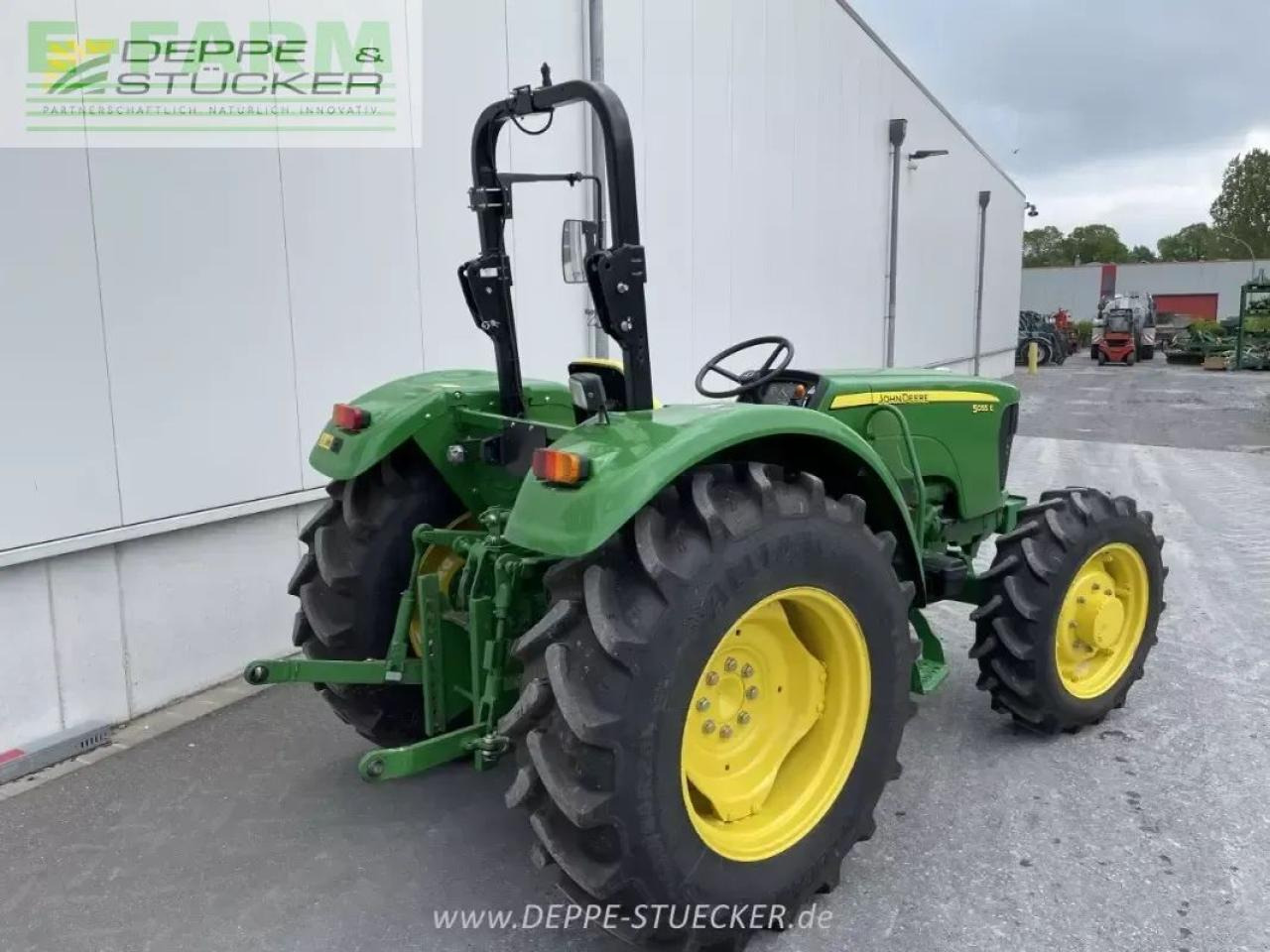 John Deere 5055e - Traktor: obrázok 2 John Deere 5055e - Traktor: obrázok 2