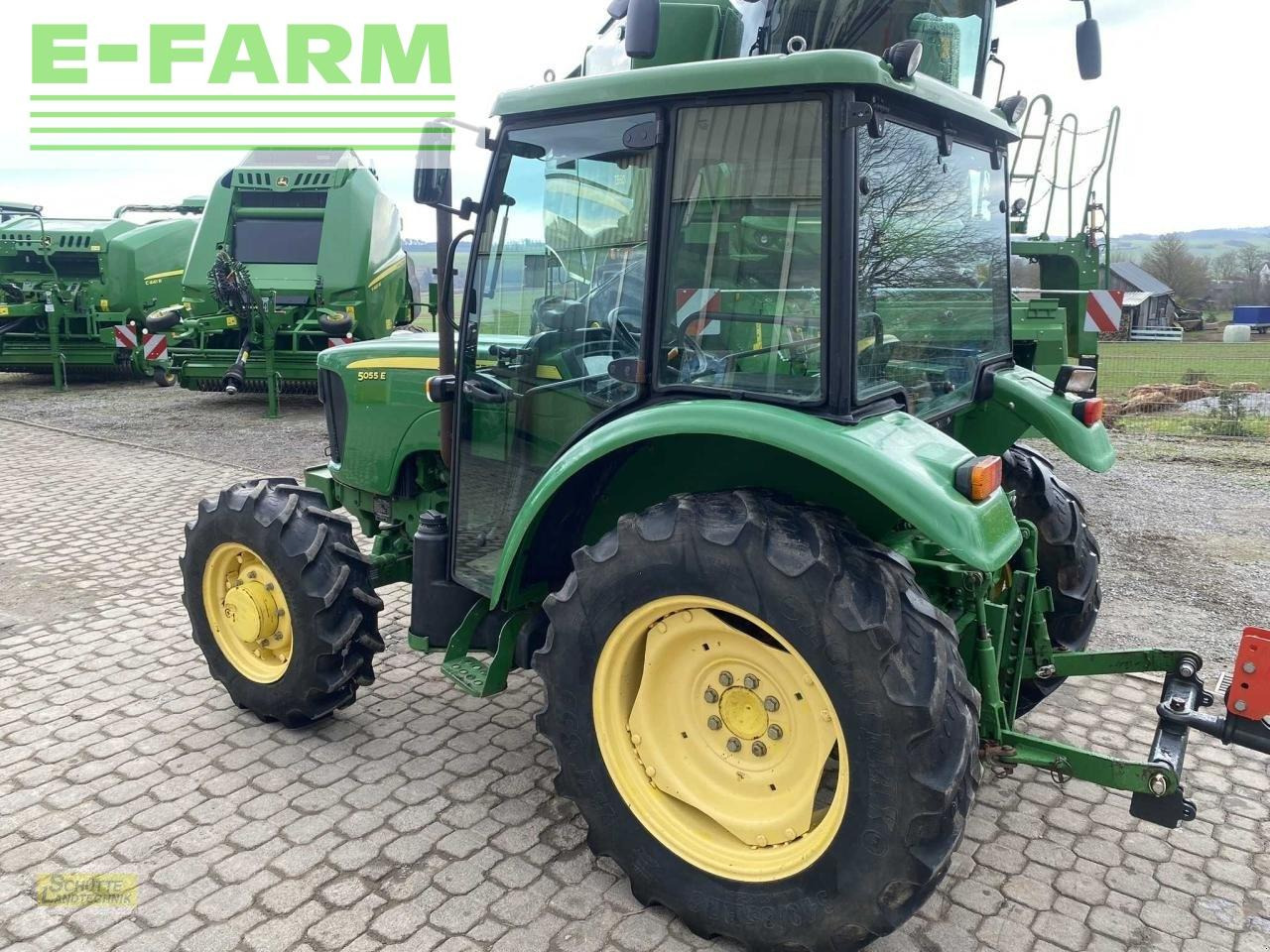John Deere 5055e - Traktor: obrázok 5 John Deere 5055e - Traktor: obrázok 5