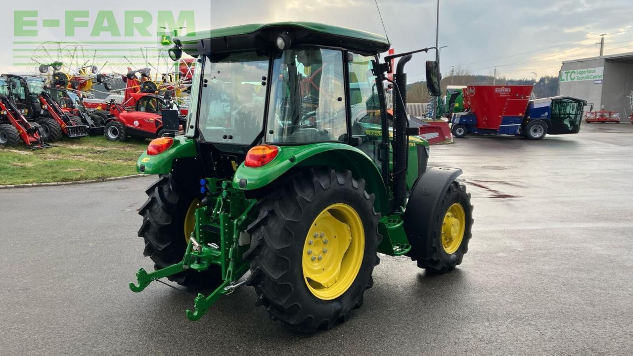 John Deere 5058e - Traktor: obrázok 3 John Deere 5058e - Traktor: obrázok 3
