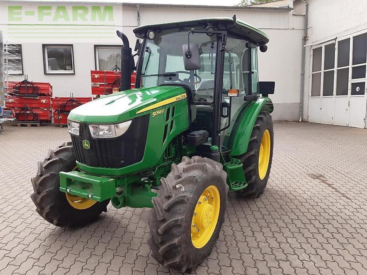 John Deere 5058e - Traktor: obrázok 3 John Deere 5058e - Traktor: obrázok 3