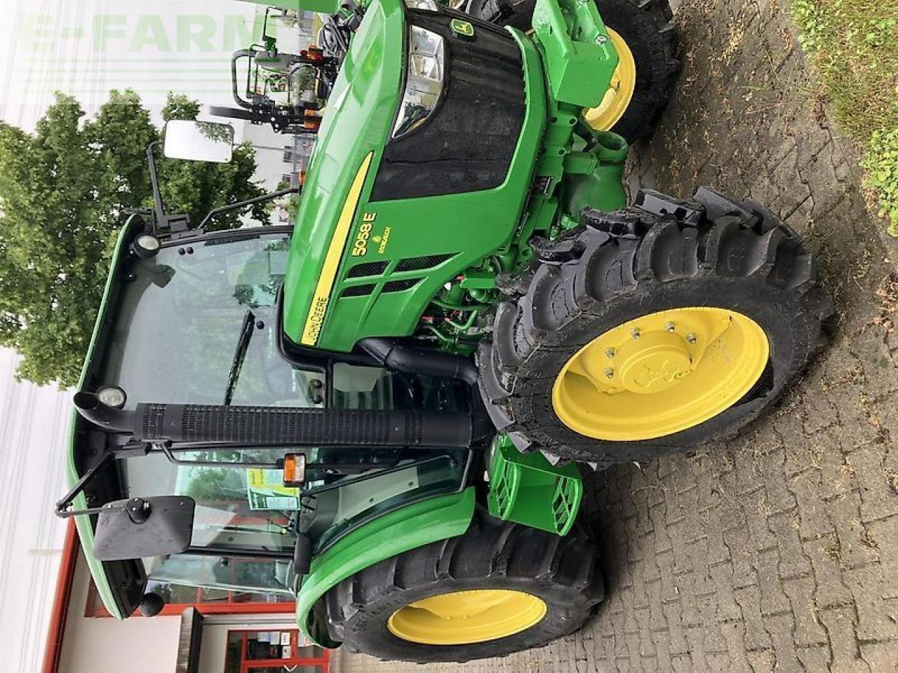 John Deere 5058e - Traktor: obrázok 2 John Deere 5058e - Traktor: obrázok 2