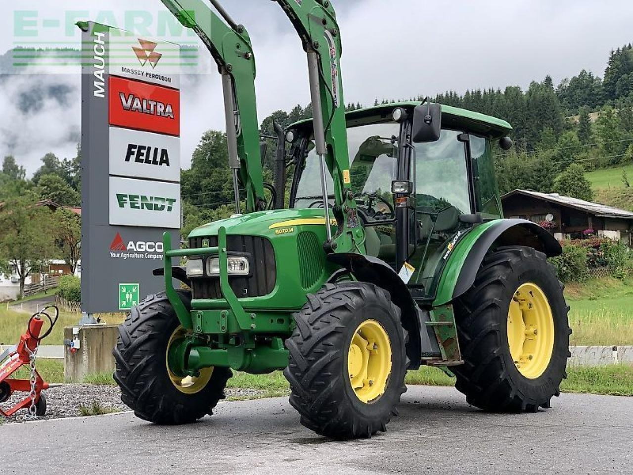 John Deere 5070m - Traktor: obrázok 1 John Deere 5070m - Traktor: obrázok 1