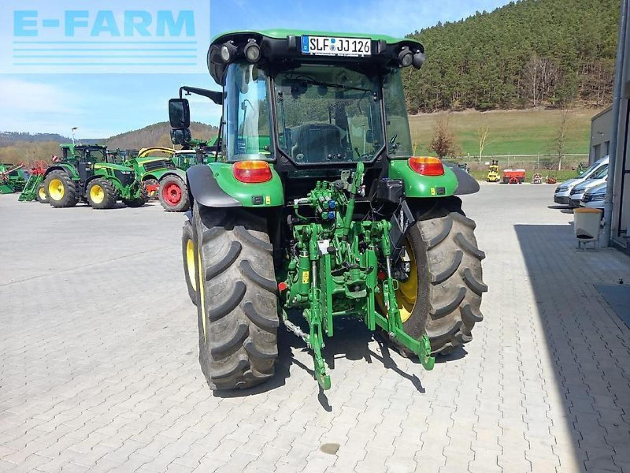 John Deere 5100m - Traktor: obrázok 3 John Deere 5100m - Traktor: obrázok 3
