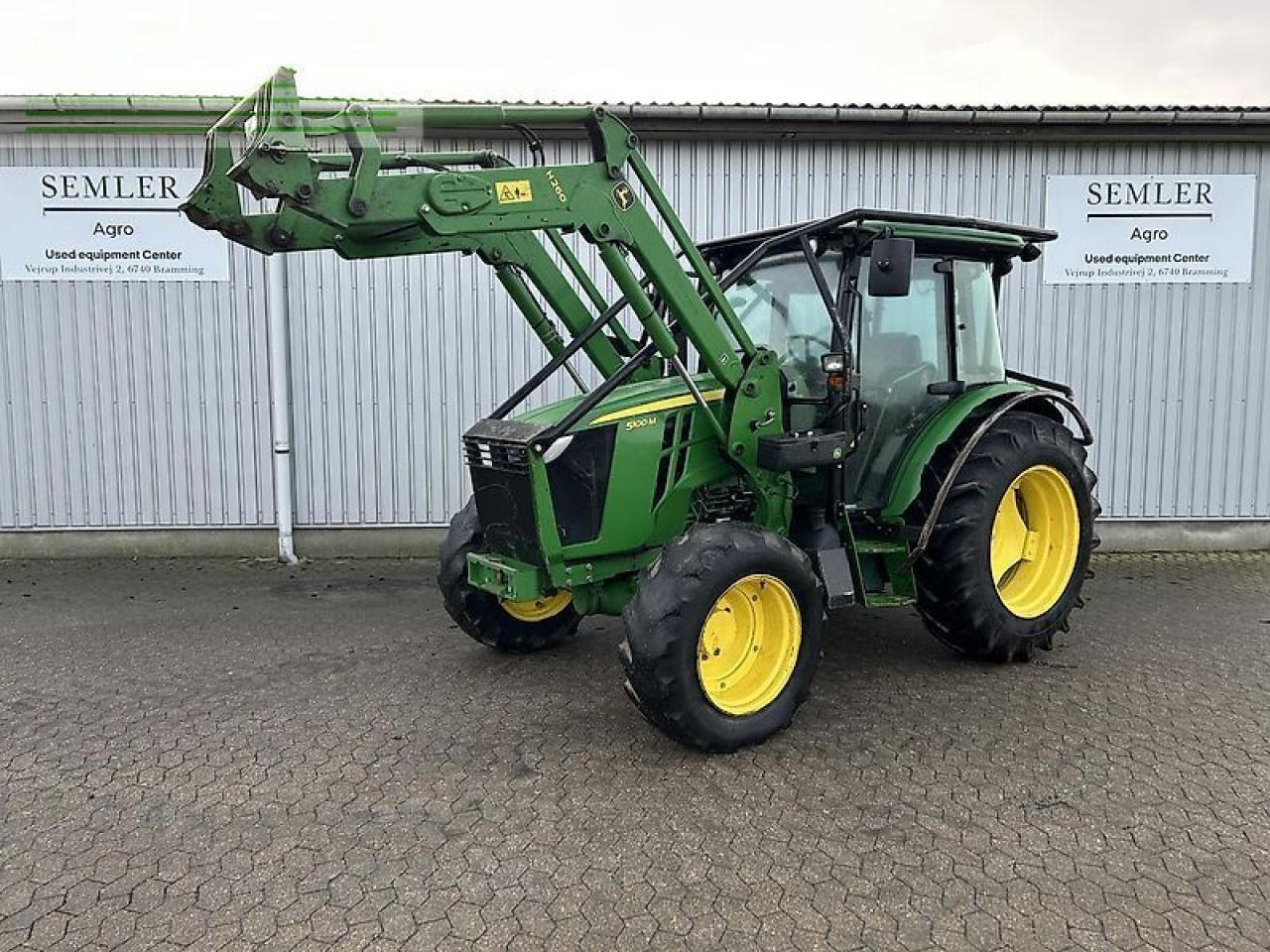 John Deere 5100m - Traktor: obrázok 1 John Deere 5100m - Traktor: obrázok 1