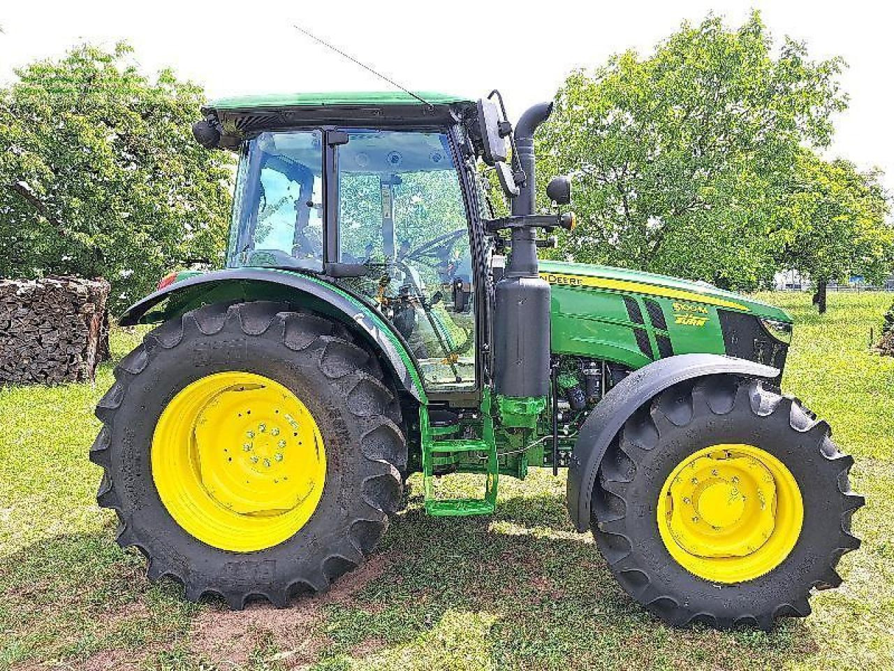 John Deere 5100m - Traktor: obrázok 1 John Deere 5100m - Traktor: obrázok 1